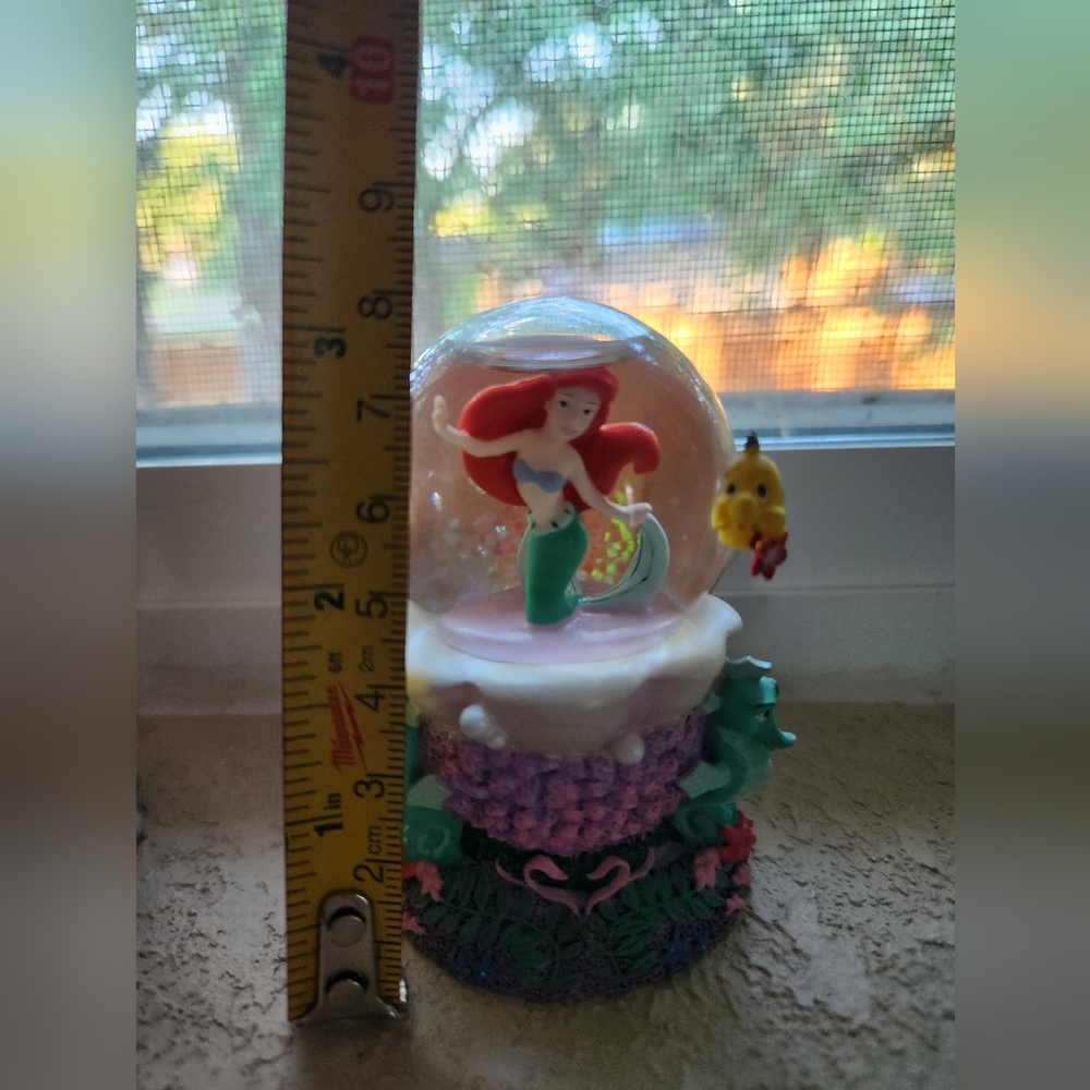 The little mermaid snowglobe minature